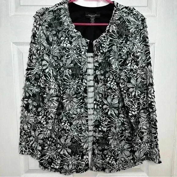 R&M Richards Jackets & Blazers - R&M Richards Ruffled Fabric  Blazer Black & White Floral Size 14W
